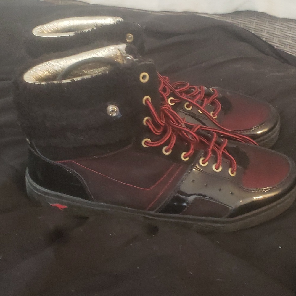 men's red and black roos shoes
